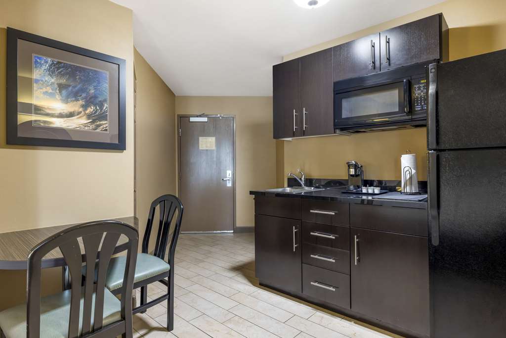Double Queen Kitchen
