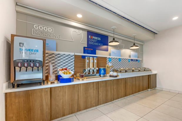 Images Holiday Inn Express & Suites Astoria by IHG