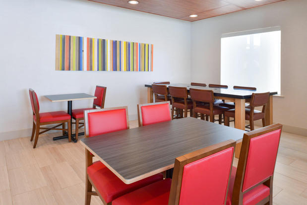 Images Holiday Inn Express & Suites Abilene Mall South by IHG