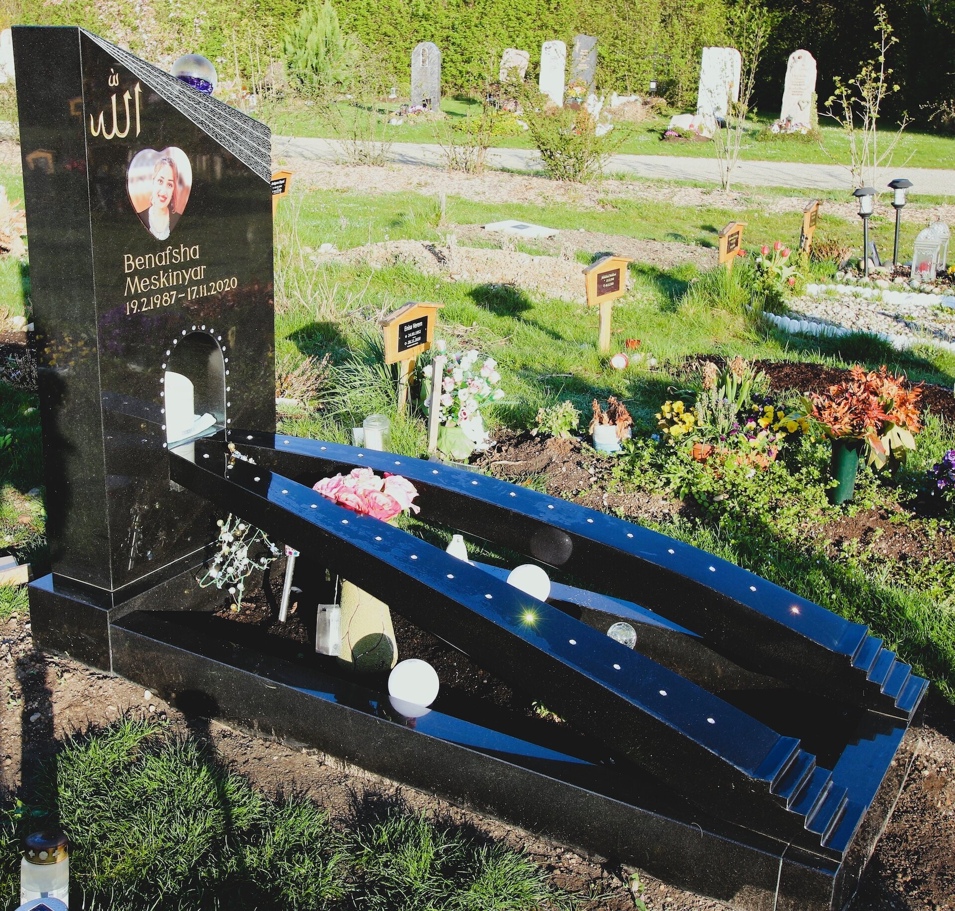 Ludwig Schneider - Denkmale und Steinbau AG - Steinmetz & Grabsteine München, Unterhachinger Straße 15 in München