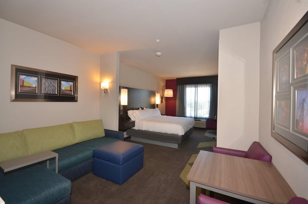 Images Holiday Inn Express & Suites Oklahoma City Mid - Arpt Area by IHG