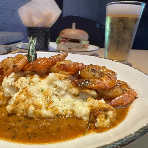 Images 1717 KITCHEN + COCKTAILS