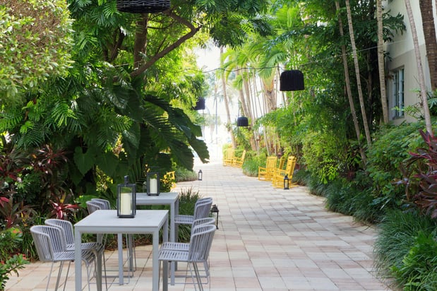 Images Kimpton Surfcomber Hotel by IHG