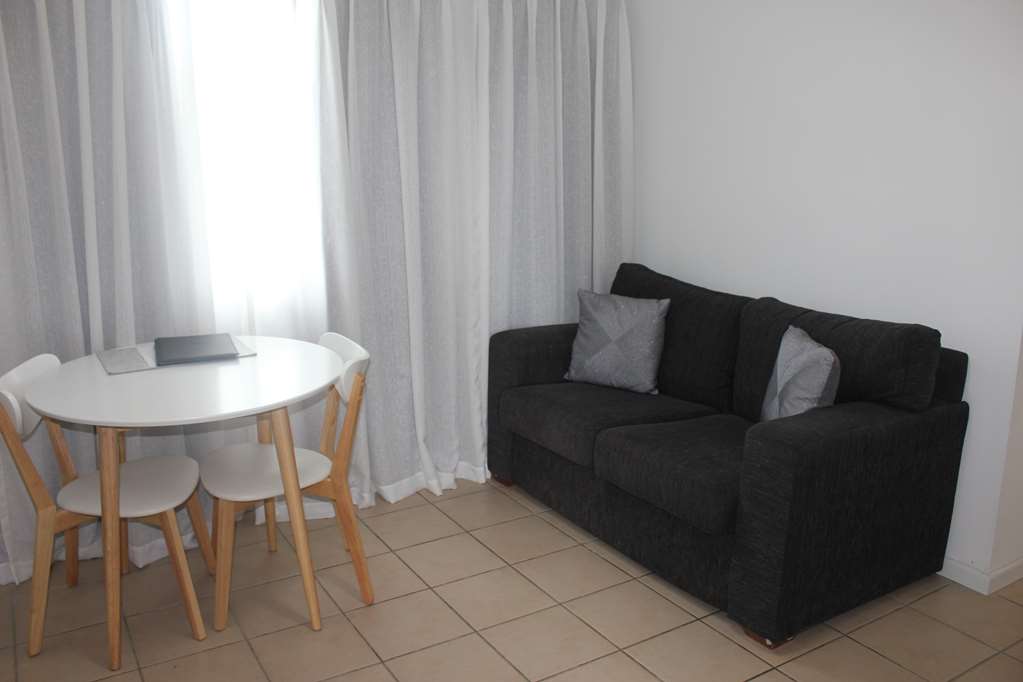 One Bedroom Apartment - Living Room Best Western Ipswich Ipswich (07) 3202 3111