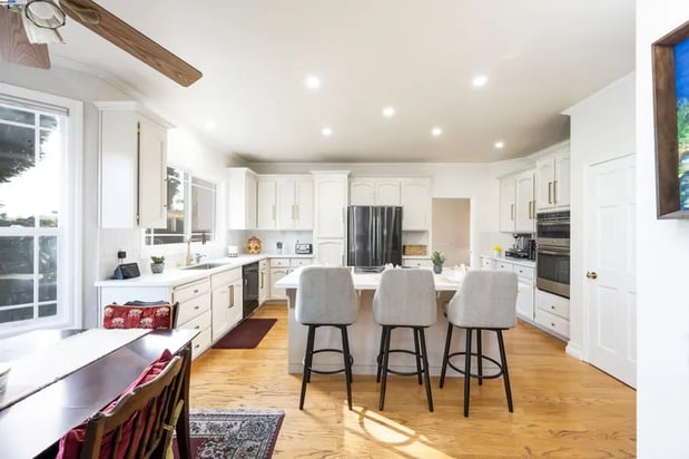 Images Call Michelle 4 Homes, Top Brentwood Real Estate Agent with RE/MAX