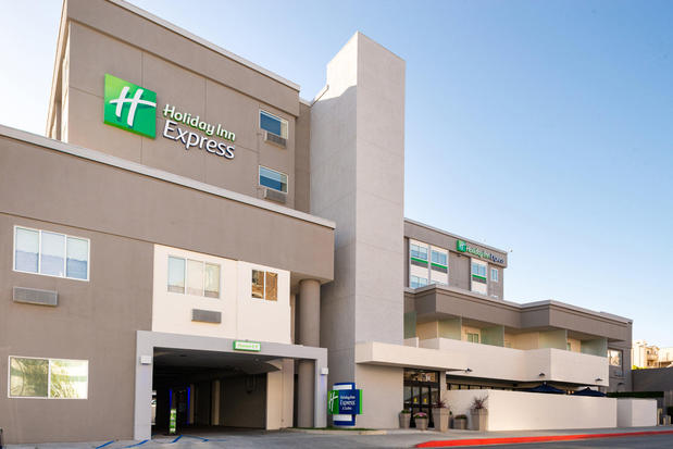 Images Holiday Inn Express & Suites Los Angeles Downtown West, an IHG Hotel
