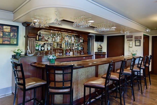 Images Oxford Suites Yakima