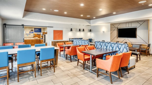 Images Holiday Inn Express & Suites Green Bay East by IHG