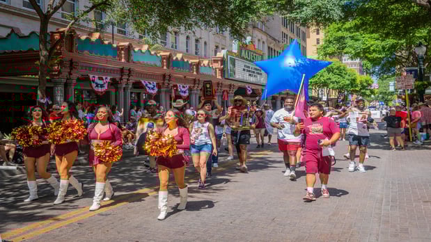 Images Holiday Inn Express & Suites San Antonio Rivercenter Area by IHG