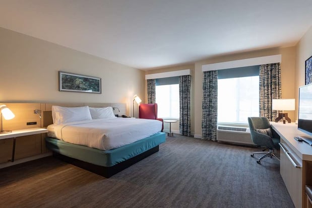 Images Hilton Garden Inn Calabasas