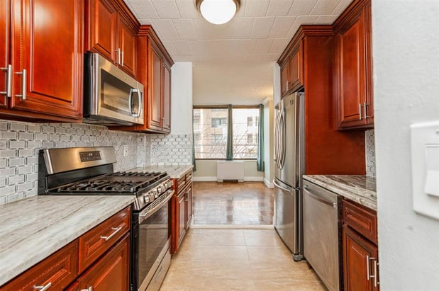 Images Tarek Hassieb, Team Tarek Real Estate Group | Liberty Realty | Hoboken Office