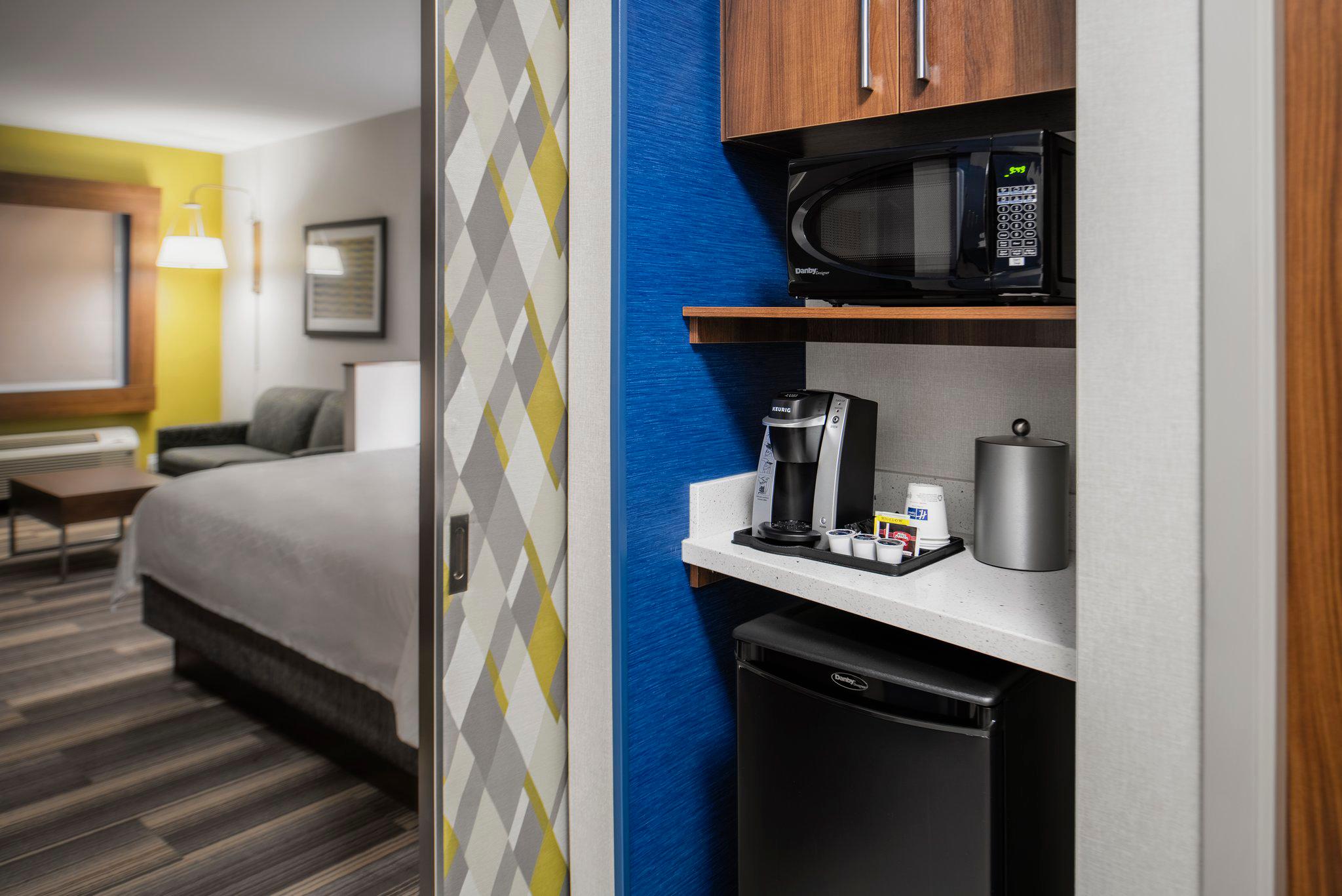 Holiday Inn Express & Suites Kelowna - East, an IHG Hotel Kelowna (778)484-2999