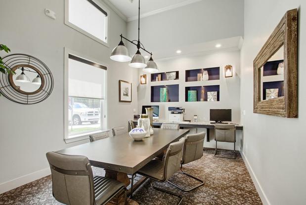 Images Urban Oaks at Conroe