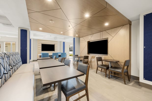 Images Holiday Inn Express & Suites Lincoln-Roseville Area by IHG
