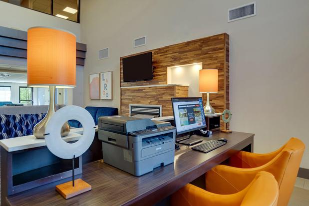 Images Holiday Inn Express & Suites I-95 Capitol Beltway-Largo, an IHG Hotel