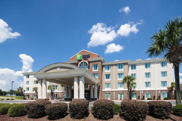 Images Holiday Inn Express & Suites Florence I-95 @ Hwy 327, an IHG Hotel