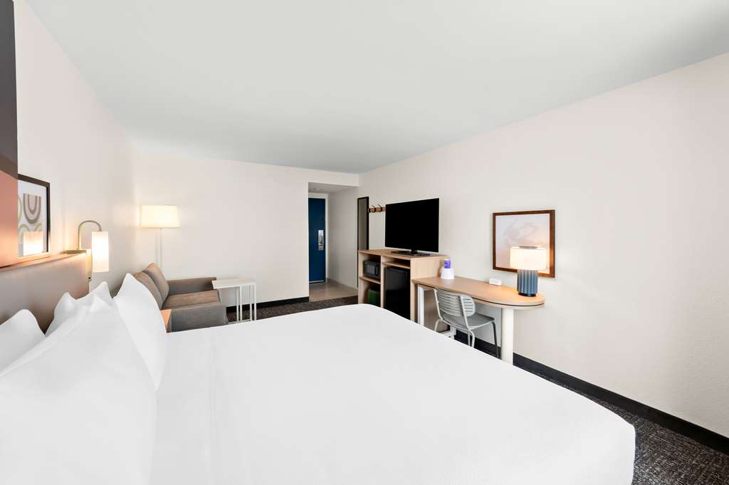 Guest room
