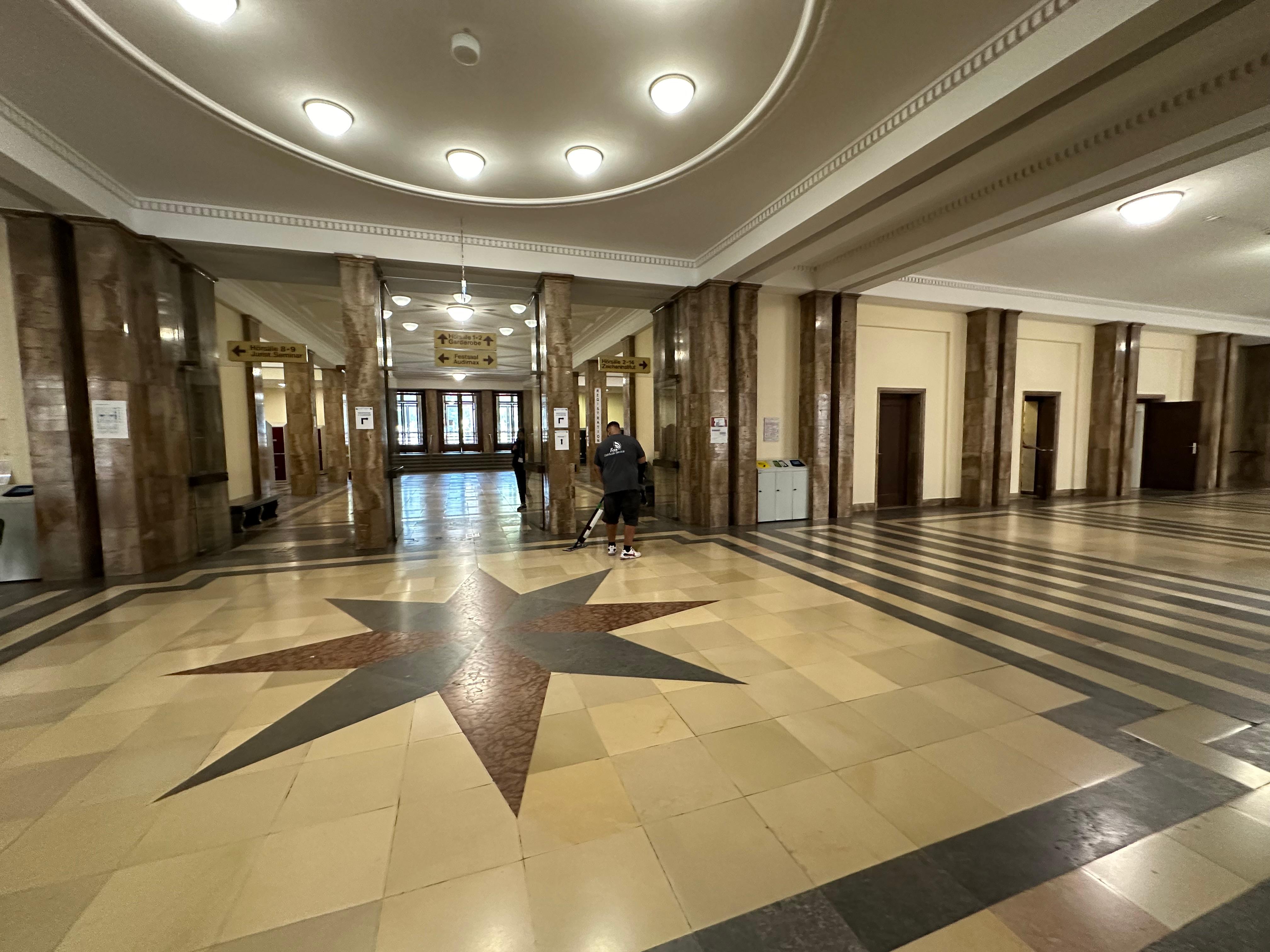 Bild 6 Fein Gebäude-Service Gebäudereinigung in Rottenburg