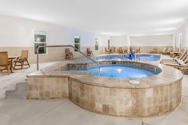 Images Holiday Inn & Suites Oklahoma City North by IHG