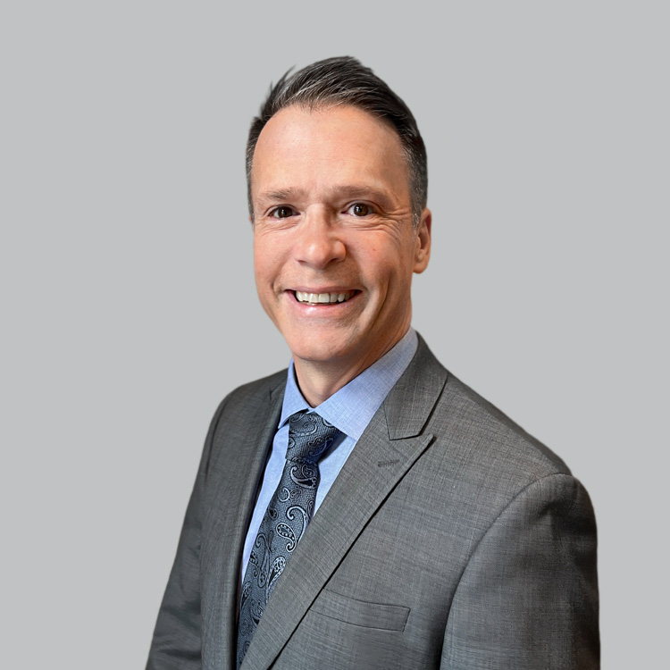 Headshot of Michael Maday, a wealth advisor at Chase