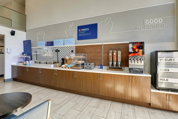 Images Holiday Inn Express & Suites Branson 76 Central by IHG