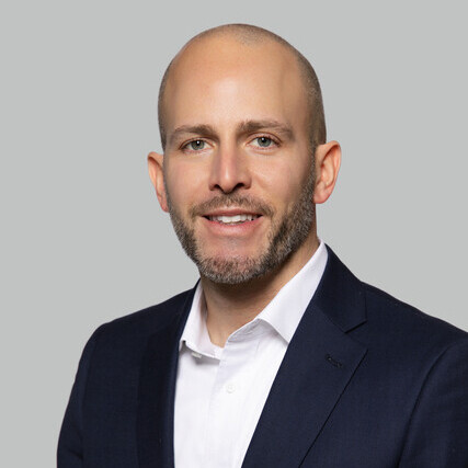 Headshot of Kevin Amendola, a wealth advisor at Chase