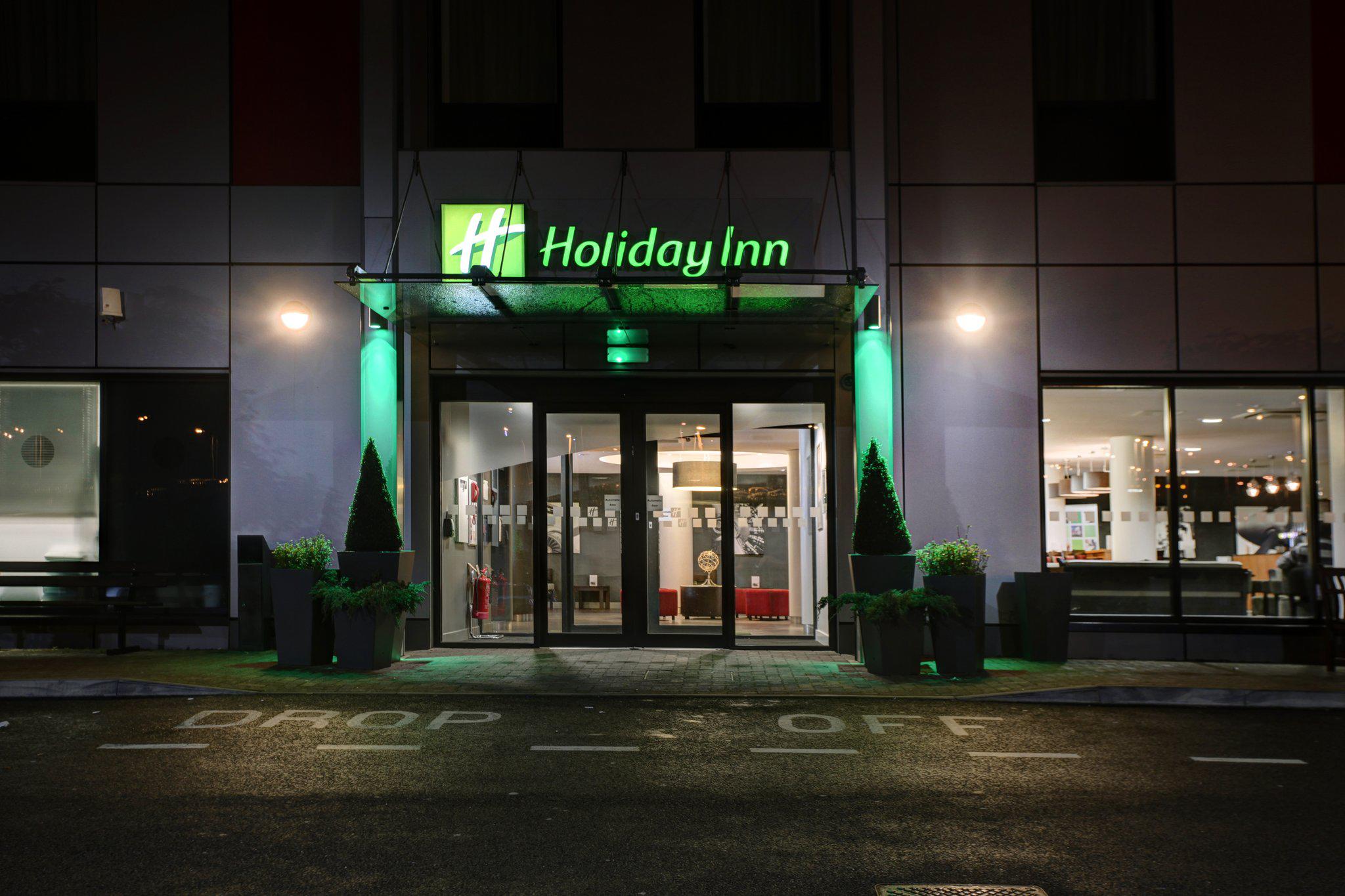 Holiday Inn London - Luton Airport, an IHG Hotel Luton 01582 218111