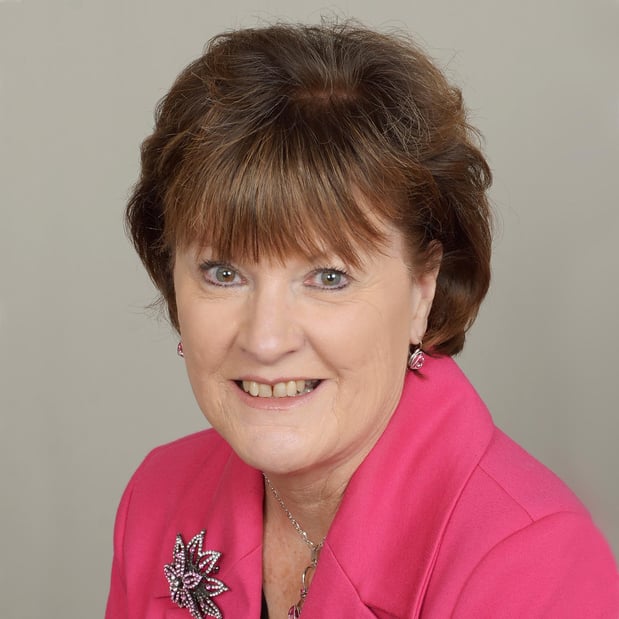Images Edward Jones - Financial Advisor: Paula R Hunt