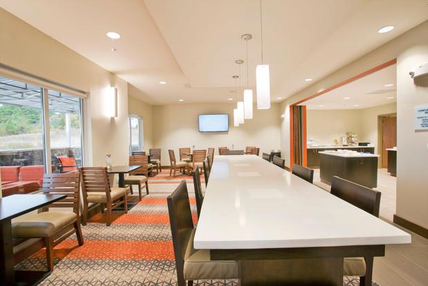 Images Holiday Inn Express & Suites Hot Springs by IHG