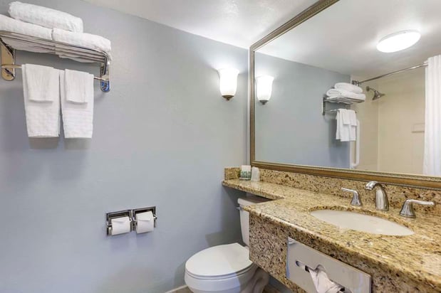 Images Best Western Hartford Hotel & Suites