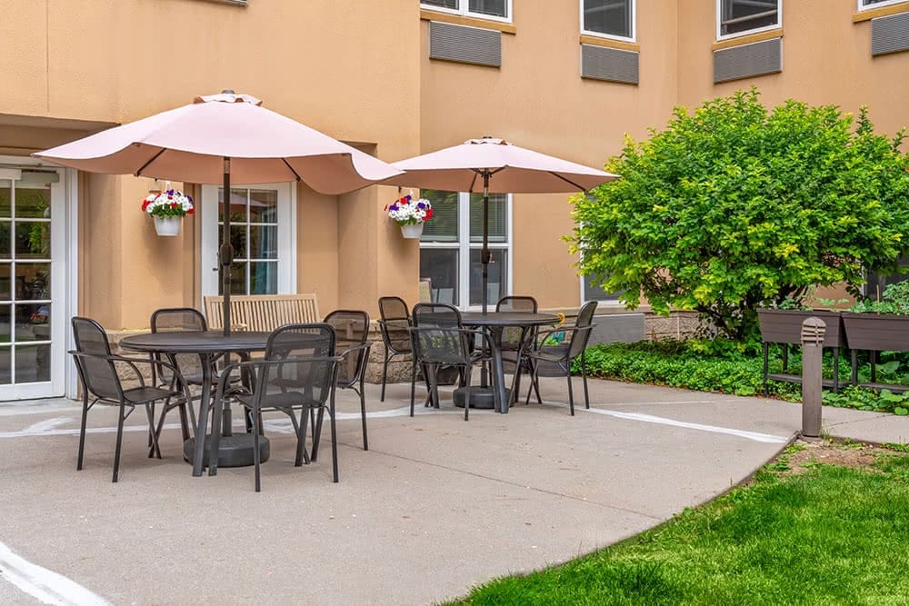 Brookdale Kenmore patio in Kenmore, NY