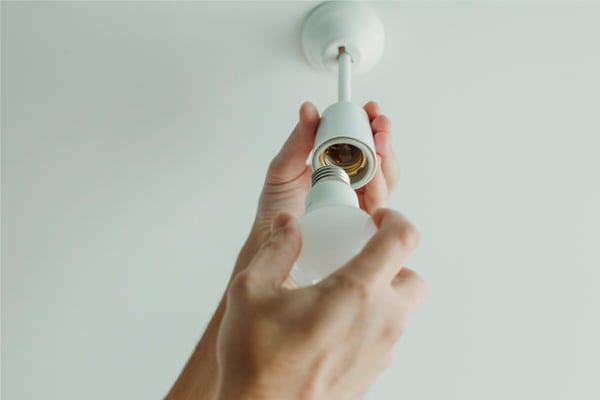 Hausmeisterservice
Defekte Glühbirnen, Herbstlaub oder anderweitige Verschmutzungen rund um Ihr Wohngebäude können zu einer zeitaufwendigen Arbeitsbelastung werden. Gut, dass Sie sich auf die Profis von V & K Gebäudedienste verlassen können. Wir übe...