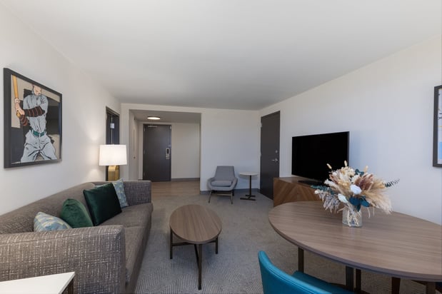 Images Holiday Inn Nashville-Vanderbilt (Dwtn) by IHG