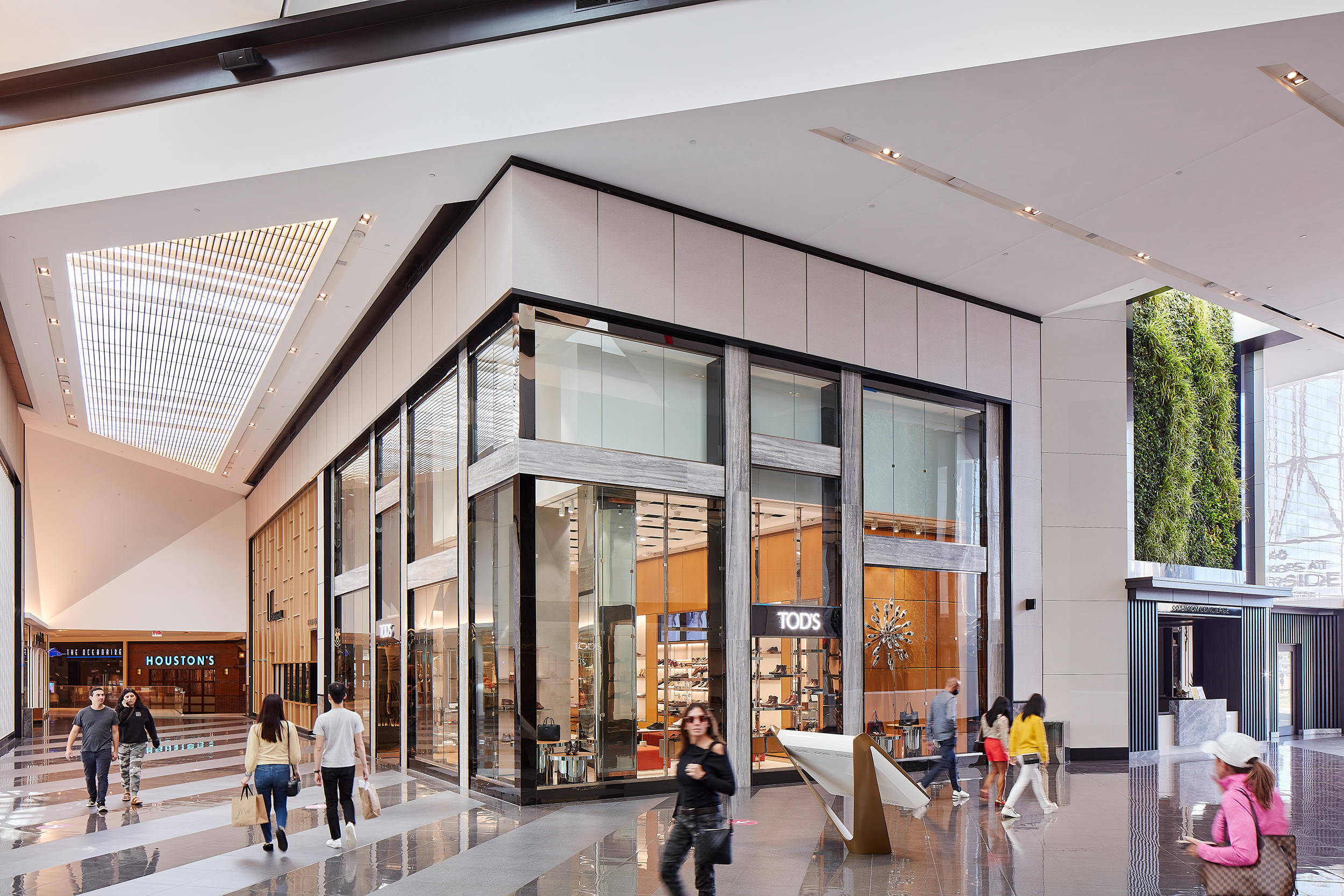 Louis Vuitton Hackensack Riverside Square store, United States