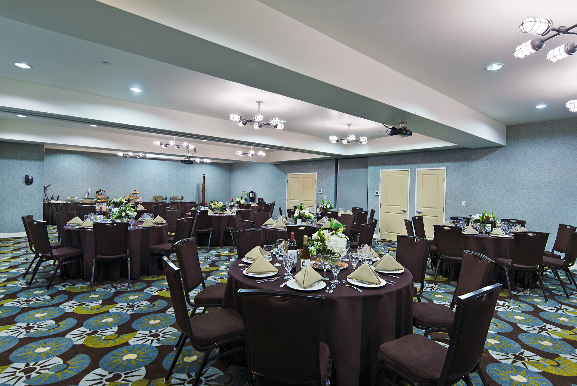 Oxford Suites Silverdale Image