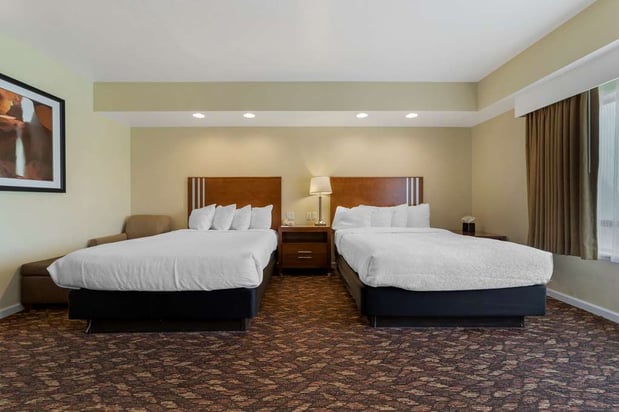 Images Best Western Plus Northwoods Inn