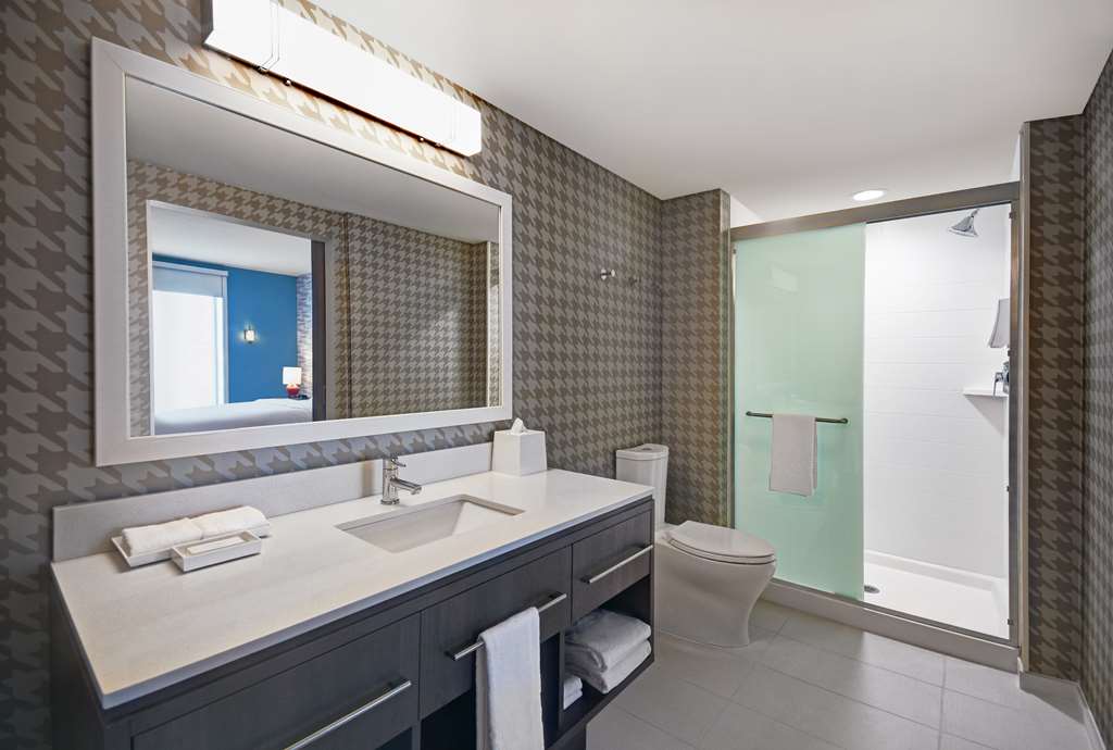 Guest room bath