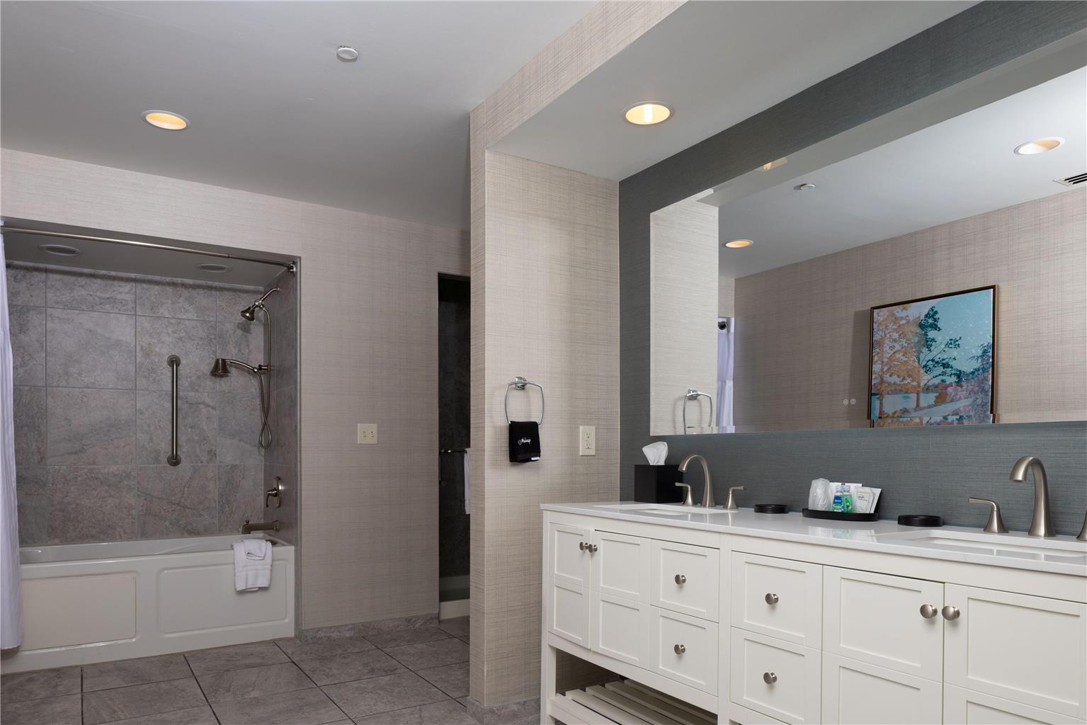 Guest room bath