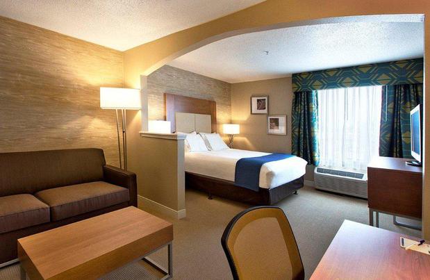 Images Holiday Inn & Suites Spring - the Woodlands Area by IHG