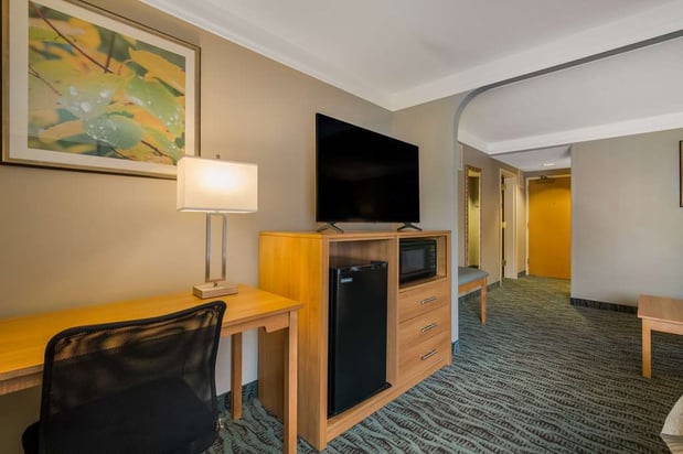 Images Best Western Plus Executive Court Inn & Conference Center