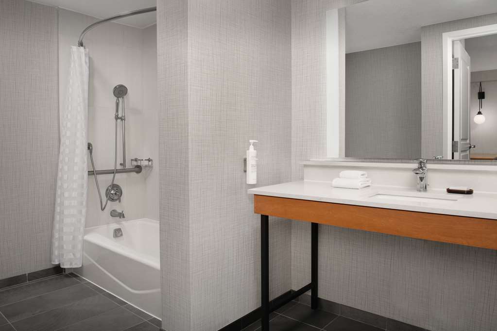 Guest room bath
