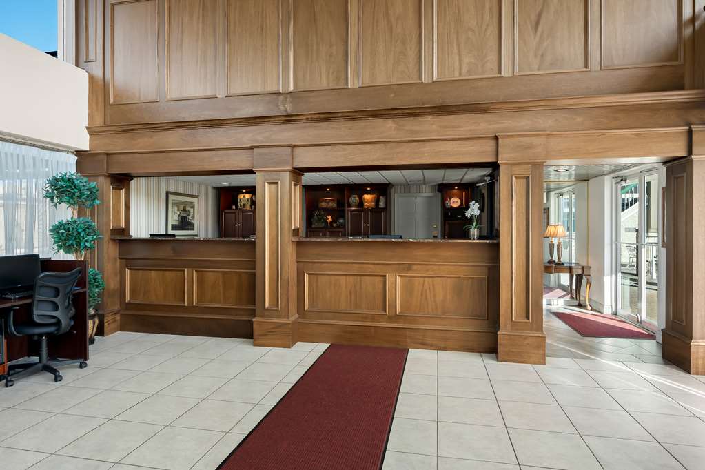 BW SureStay Plus Wilmington DE Lobby