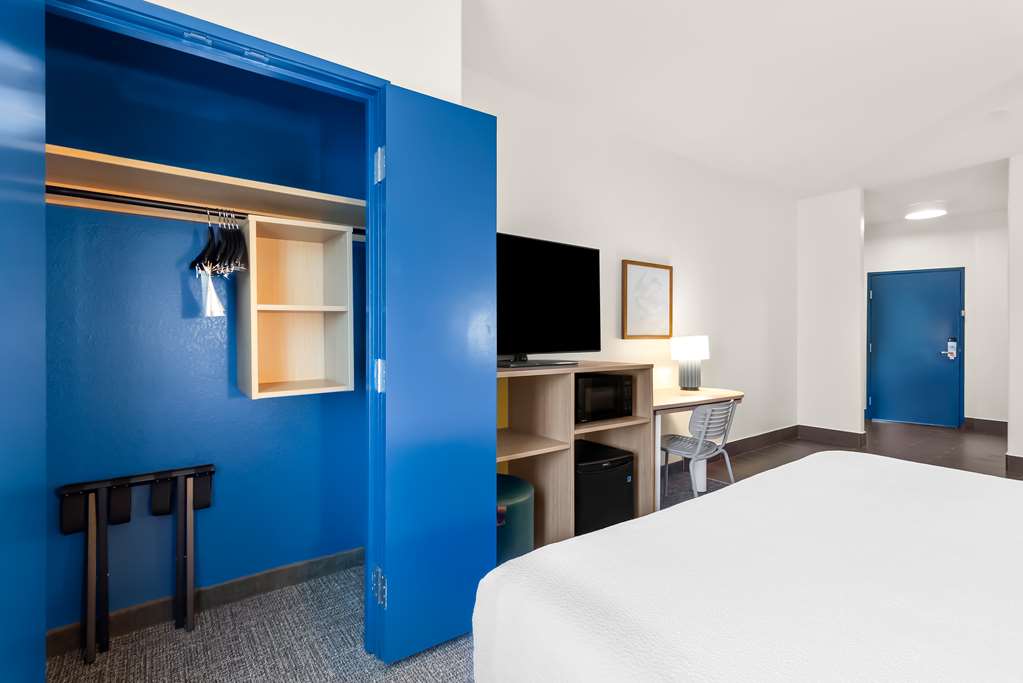 Guest room