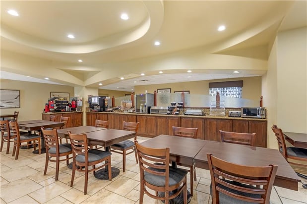 Images Best Western Plus Monica Royale Inn & Suites