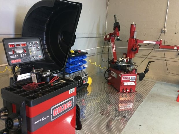 Images AutoTire World - Wheel Alignment - Lift Kits - New & Used Tires - Accessories