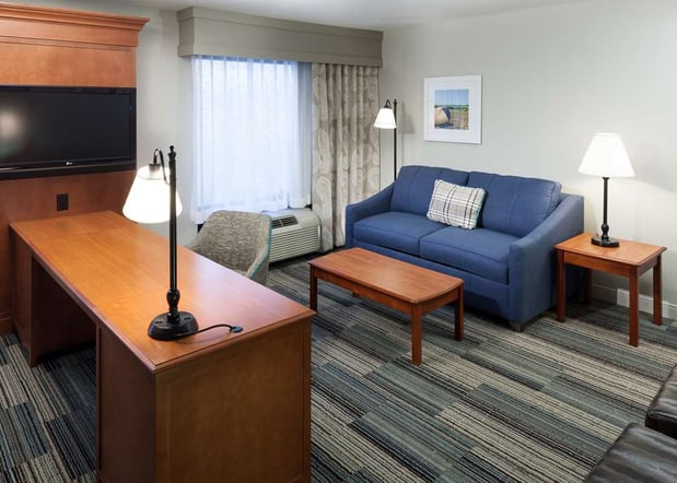 Images Hampton Inn & Suites Cedar Rapids - North