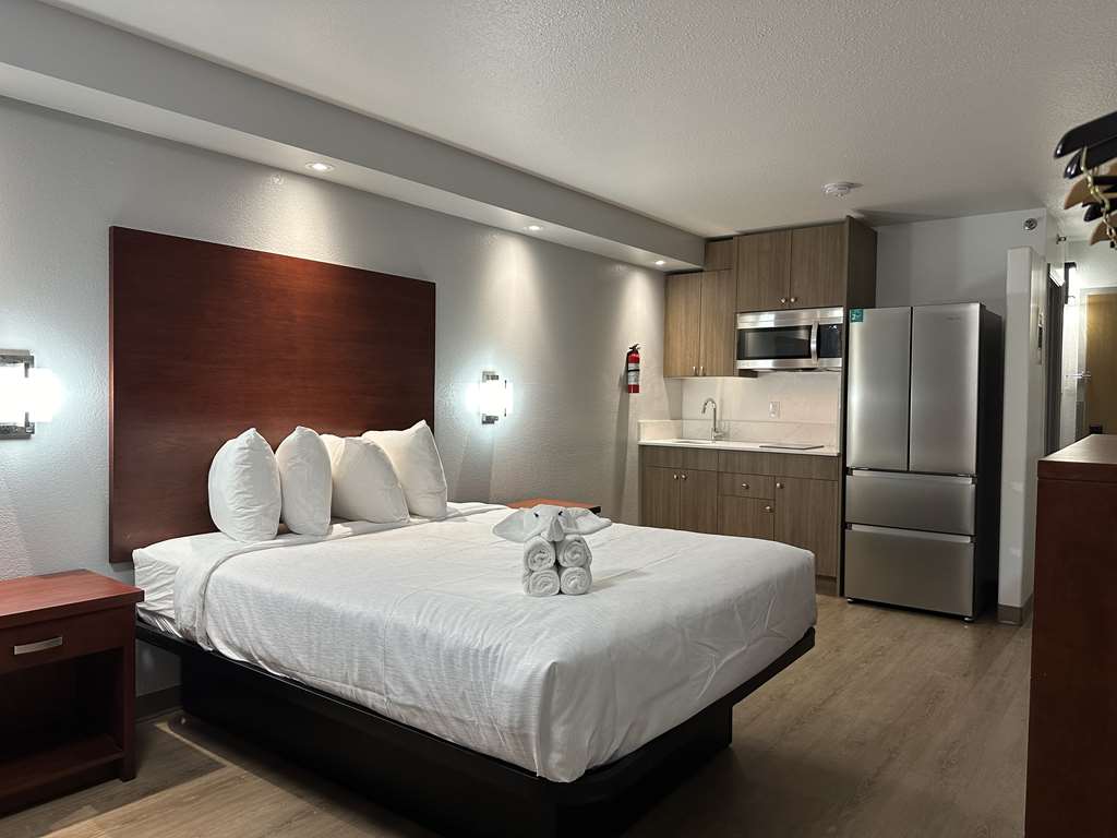 Images SureStay Plus by Best Western Brooks