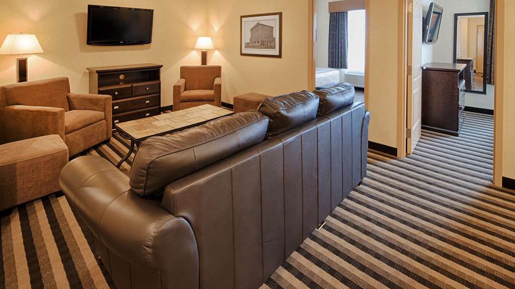 Best Western Plus Meridian Hotel in Lloydminster: Two Bedroom Suite