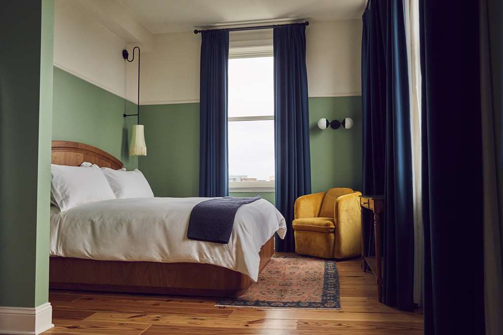 The Drayton Hotel Savannah, Curio Collection by Hilton
