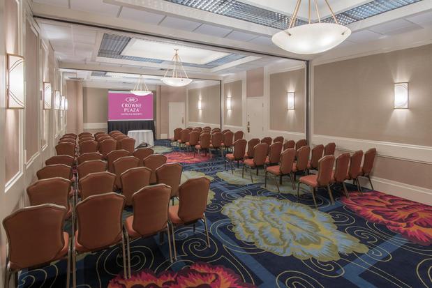 Images Crowne Plaza Virginia Beach Town Center by IHG